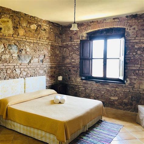 Chiaravalle Hotels from S$74 .